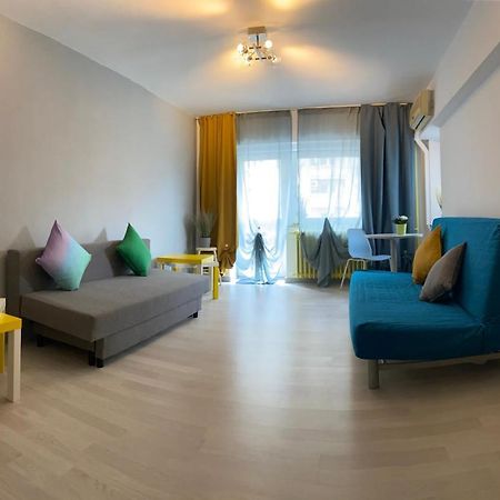 Green Apartment 96 Bukares Bagian luar foto