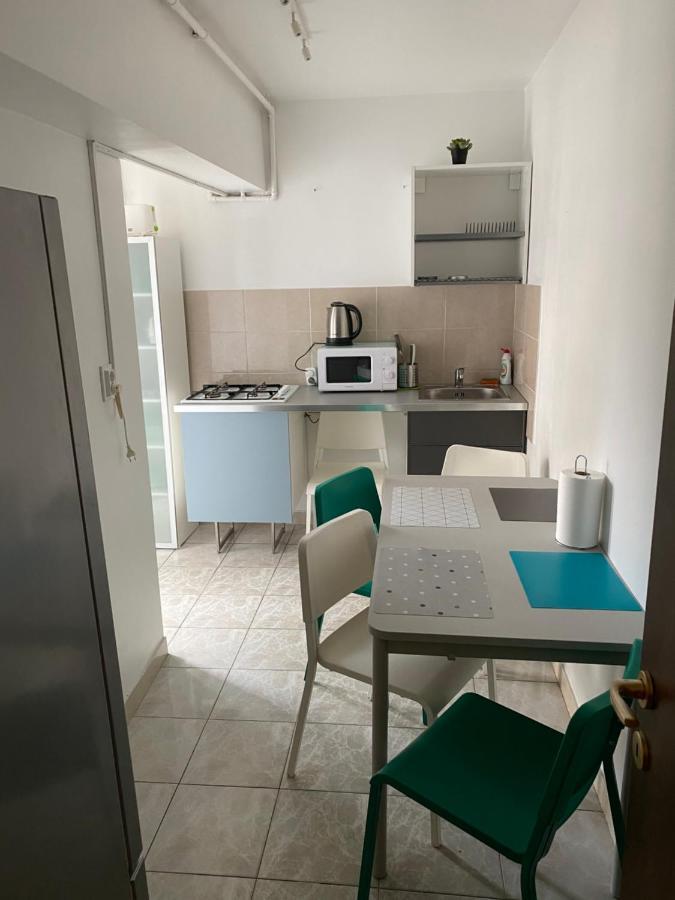 Green Apartment 96 Bukares Bagian luar foto