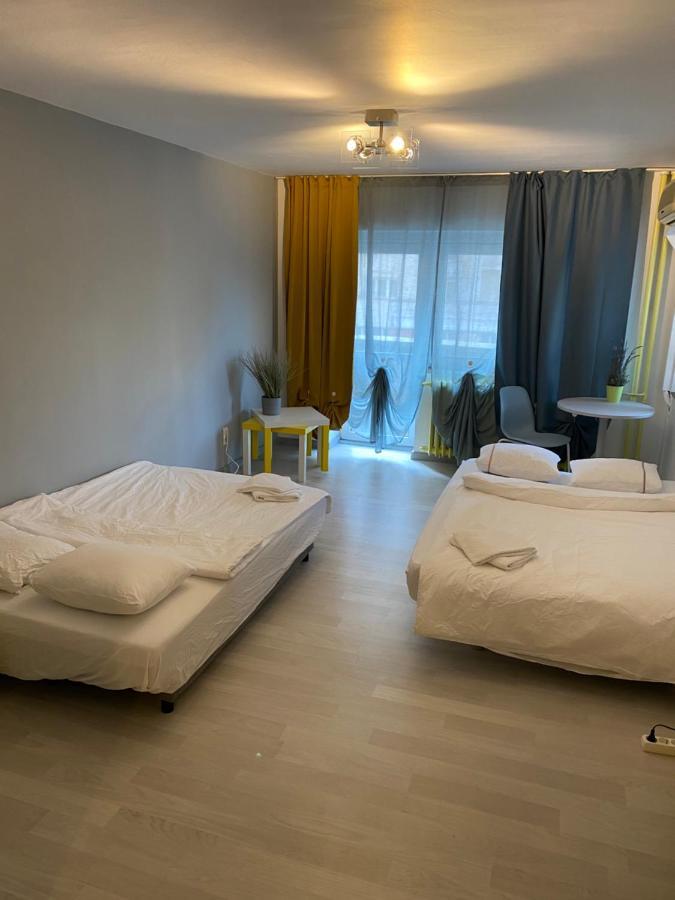 Green Apartment 96 Bukares Bagian luar foto