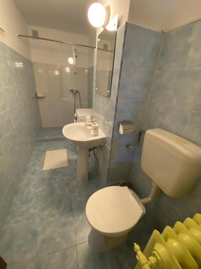 Green Apartment 96 Bukares Bagian luar foto